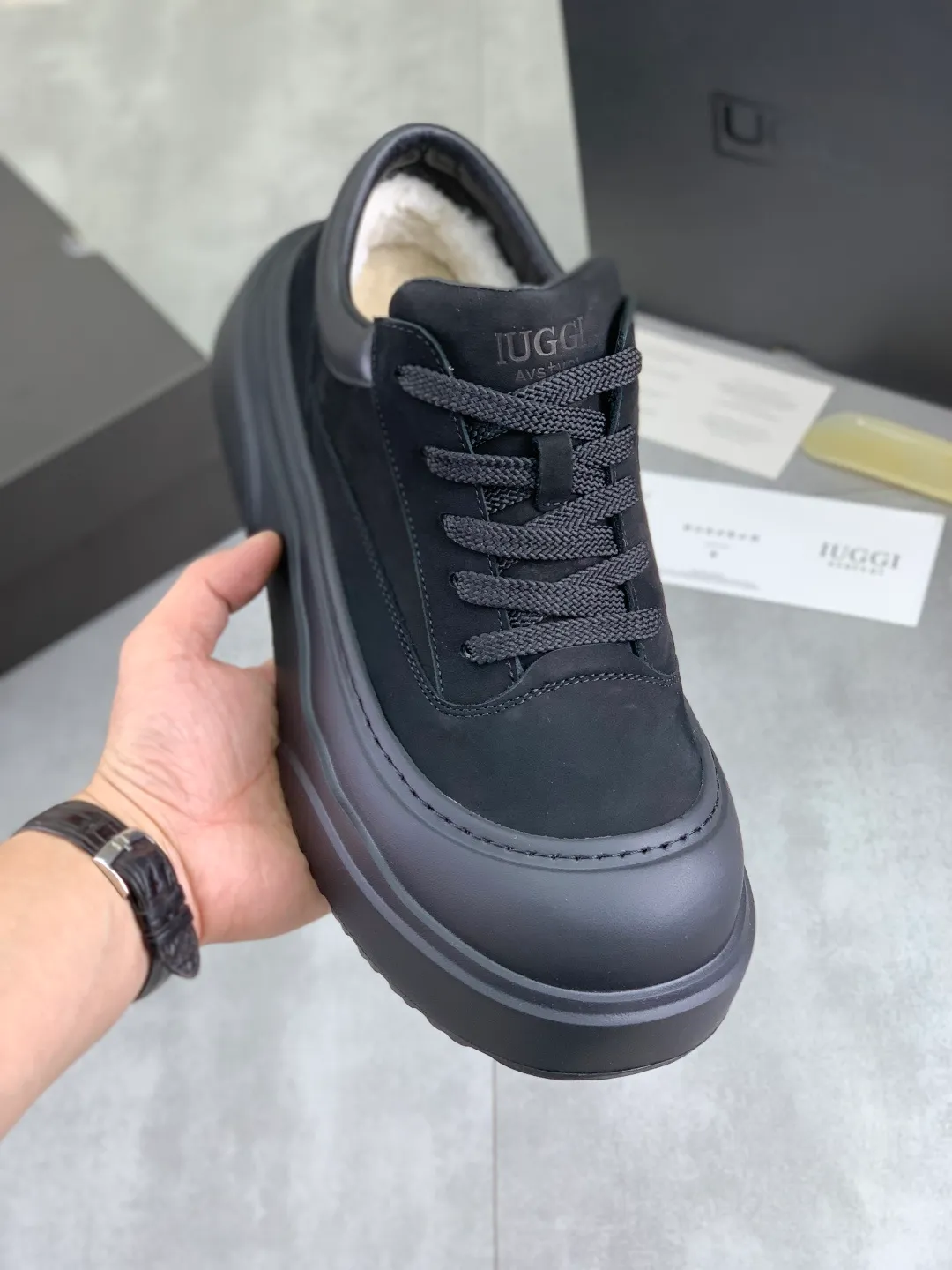 Men's shoes 💰P640 New arrival 🆕🆕🆕 IUGGI men's shoes New winter thick-soled height-increasing sneakers Men's retro genuine leather casual shoes Full cowhide Wool lining Velvet warm Martin boots Thick-soled heightening lace-up casual and comfortable short boots Accent style ~ low-cut shoes Men's toe-layer cowhide high-end Martin boots Thick-soled heightening large-toe sneakers Size number: 39-44 Two colors